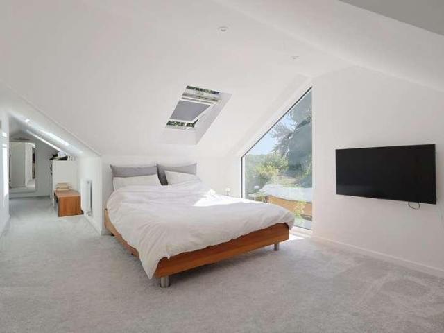 5 bed house for sale