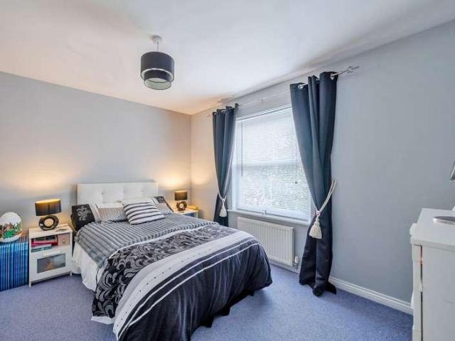 5 bed house for sale