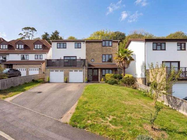 5 bed house for sale