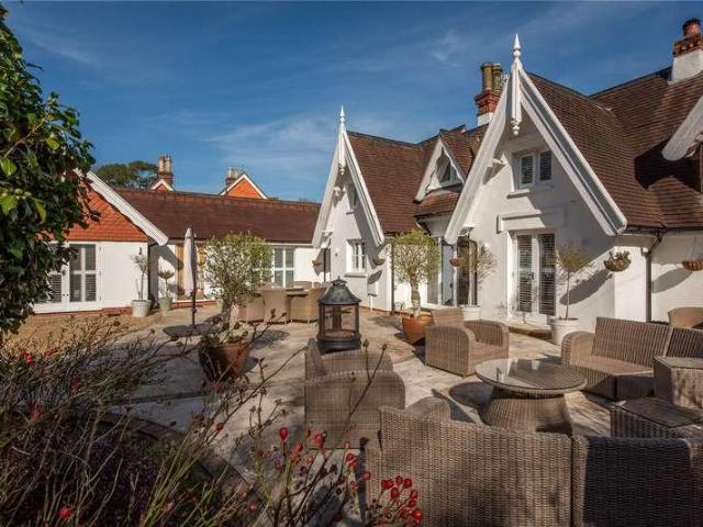 5 bed house for sale