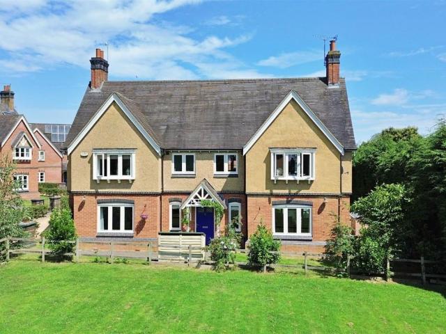 5 bed house for sale