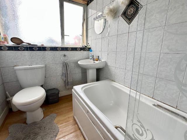 5 bed flat for sale