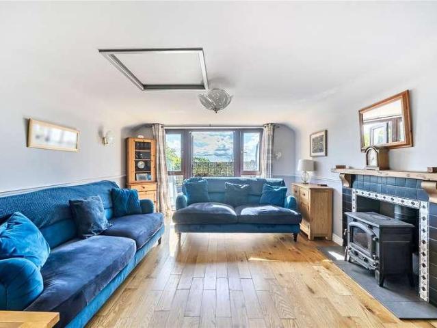 5 bed house for sale