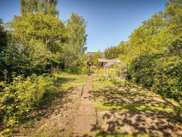 5 bed house for sale