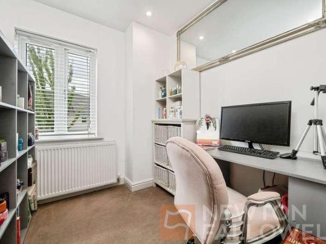 5 bed house for sale