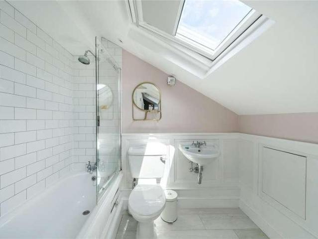 5 bed house for sale