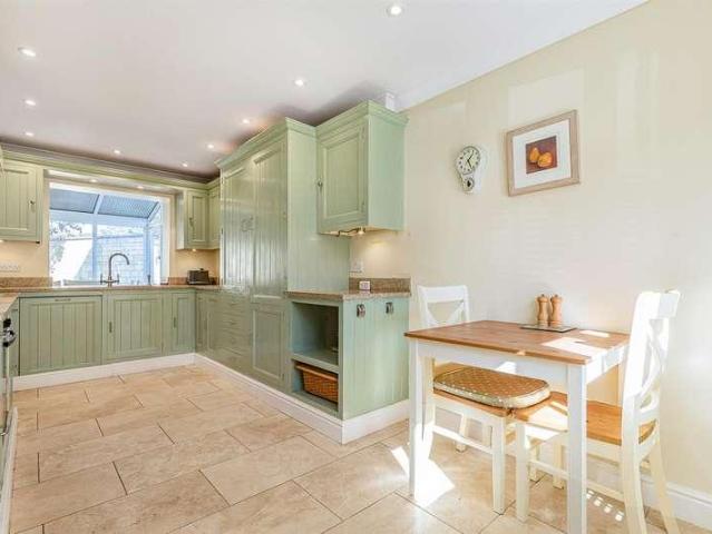 5 bed house for sale