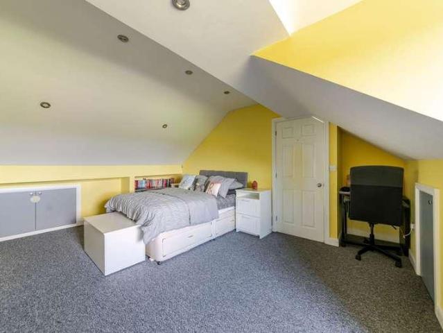 5 bed house for sale