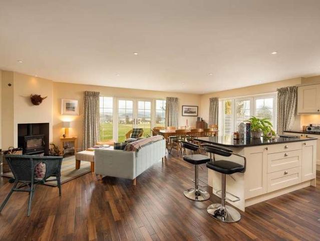 5 bed house for sale
