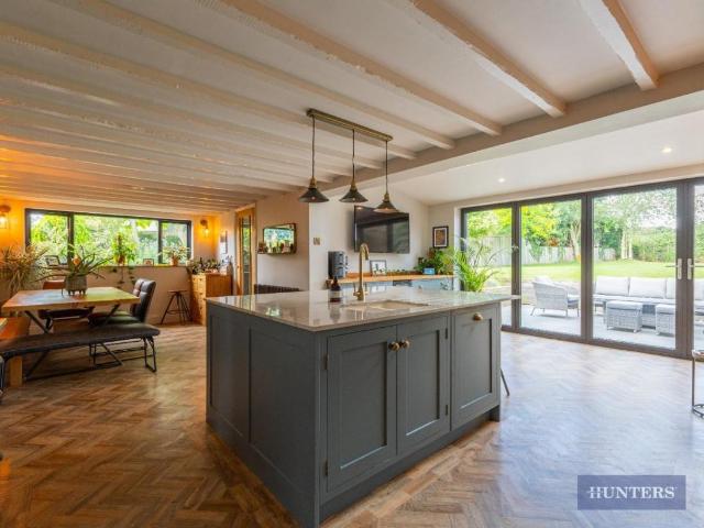 5 bed house for sale