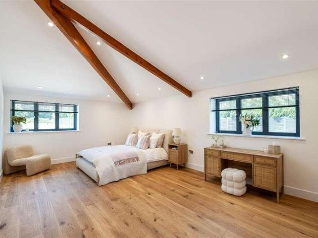 5 bed house for sale