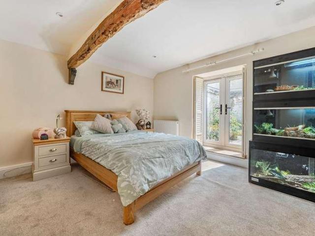 5 bed house for sale