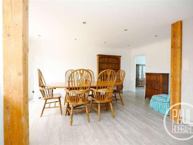 5 bed house for sale