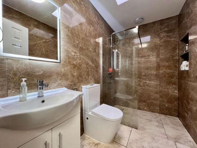 5 bed house for sale