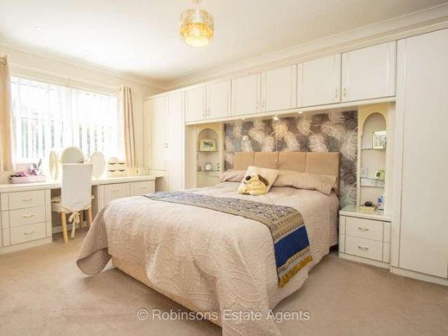 5 bed house for sale