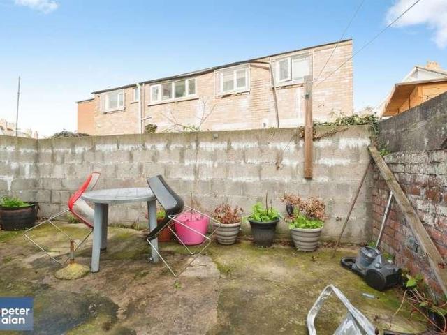 5 bed house for sale
