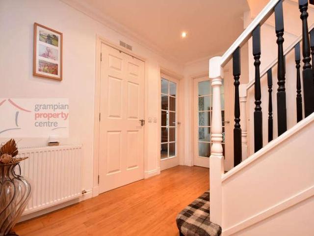 5 bed house for sale