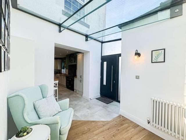 5 bed house for sale