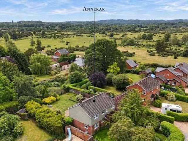 5 bed house for sale