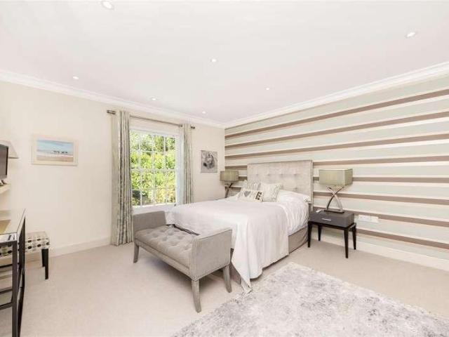 5 bed house for sale