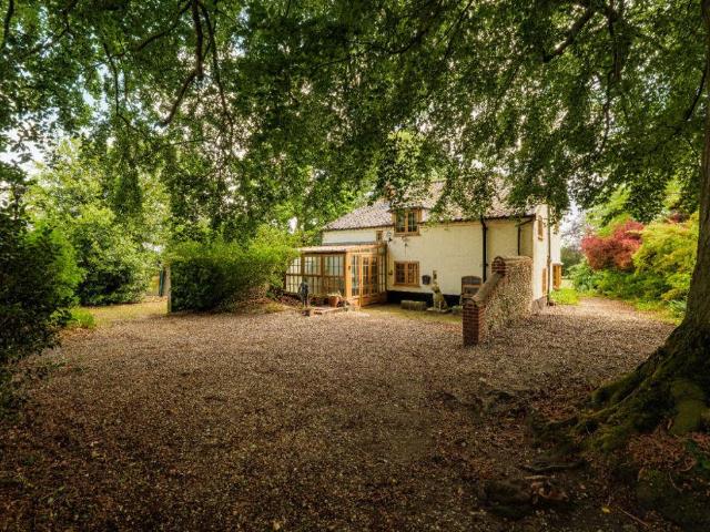 5 bed house for sale