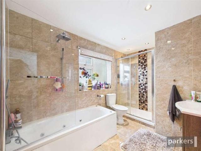 5 bed house for sale