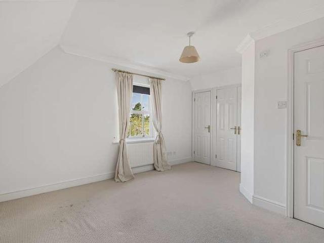5 bed house for sale