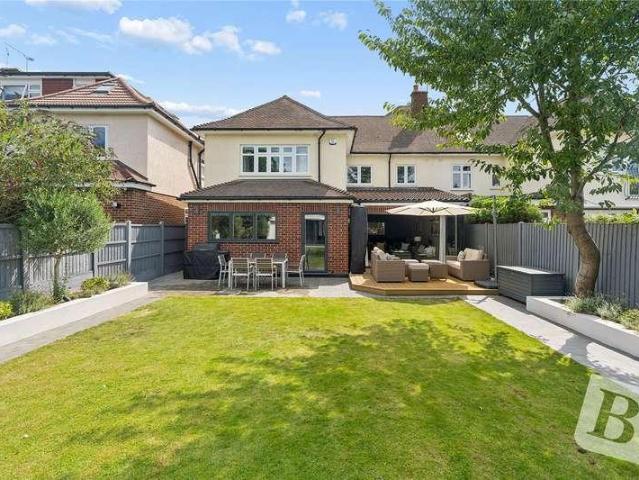 5 bed house for sale