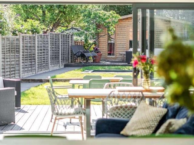 5 bed house for sale