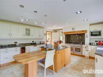 5 bed house for sale