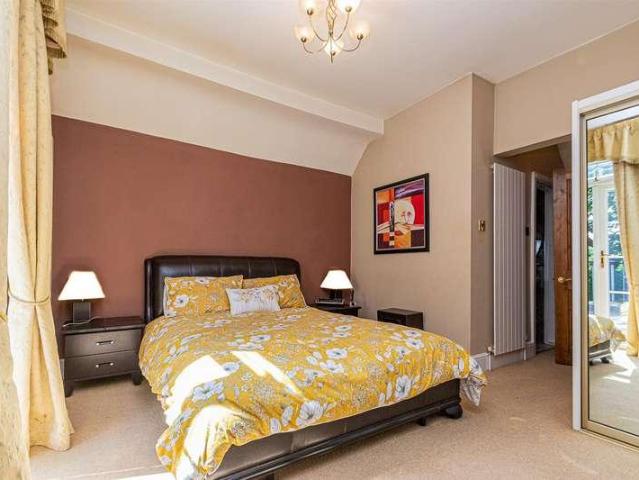 5 bed house for sale