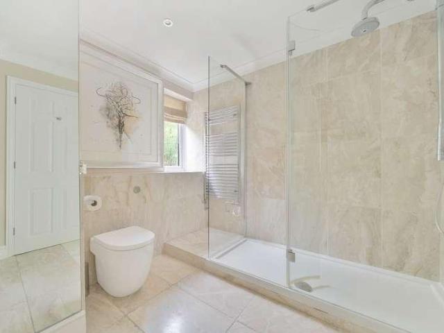 5 bed house for sale