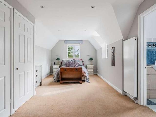 5 bed house for sale