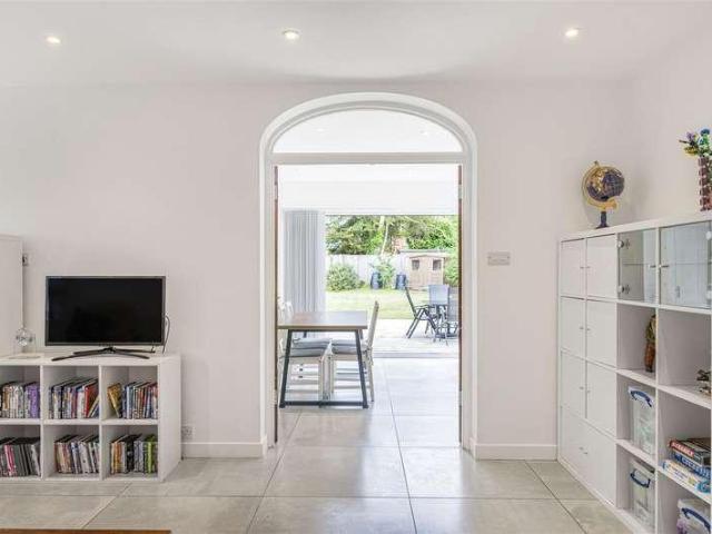 5 bed house for sale