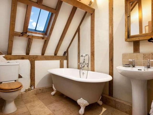5 bed house for sale