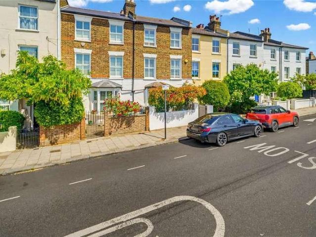 5 bed house for sale