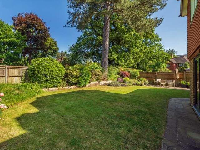 5 bed house for sale