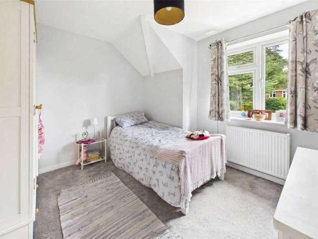 5 bed house for sale