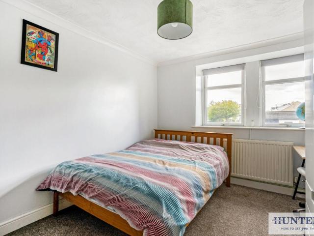 5 bed house for sale