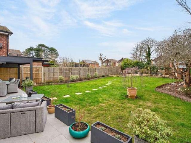 5 bed house for sale