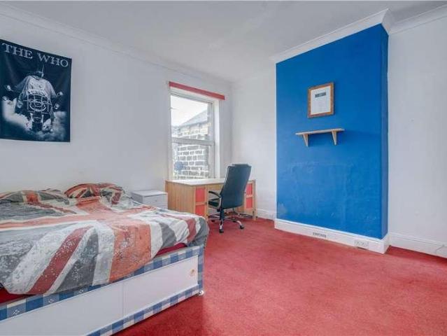 5 bed house for sale
