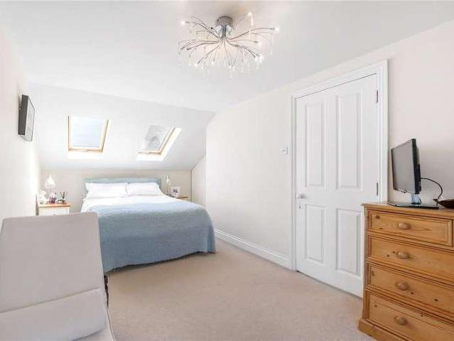 5 bed house for sale