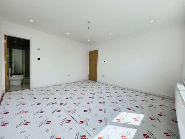 5 bed house for sale