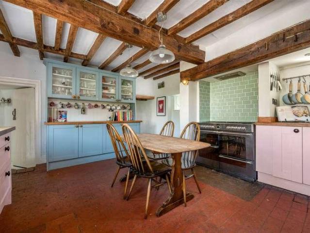 5 bed house for sale
