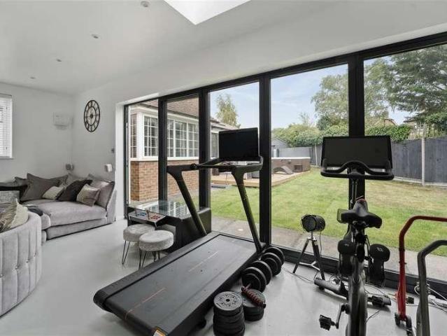 5 bed house for sale