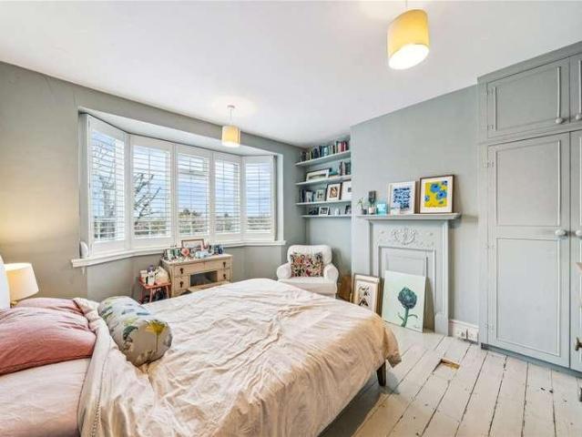 5 bed house for sale