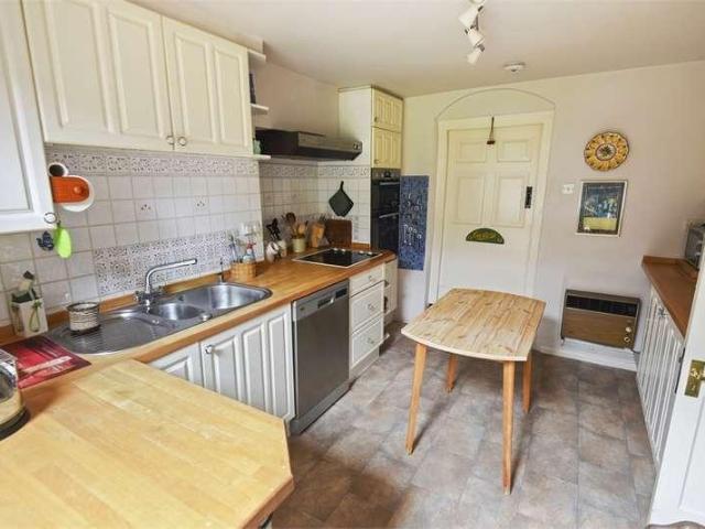 5 bed house for sale