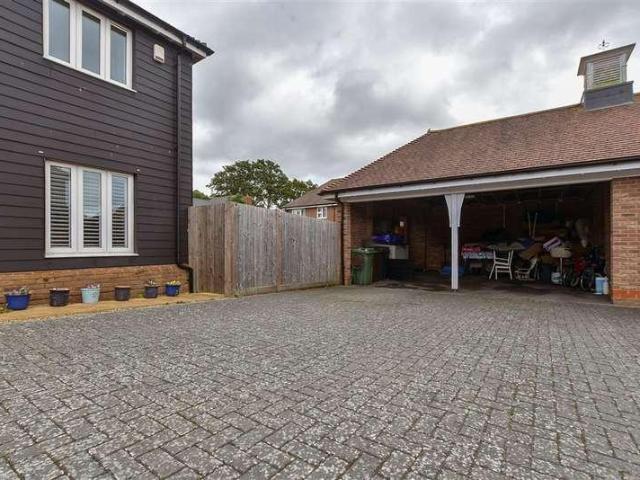 5 bed house for sale