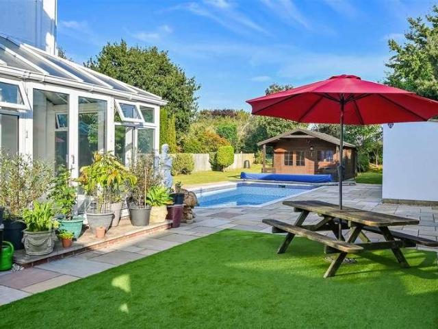 5 bed house for sale
