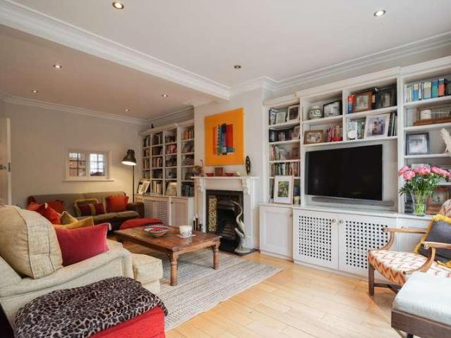 5 bed house for sale
